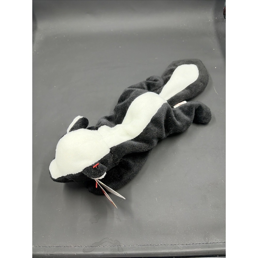 Ty Beanie Babies Stinky The Skunk Plush Toy - DOB February 13, 1995